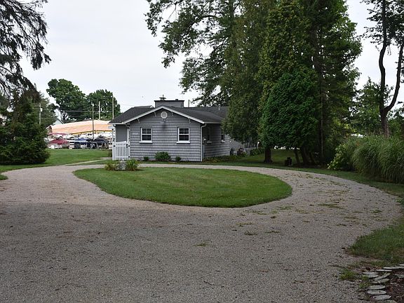 4th image of 3131 Greenlawn Ave NE