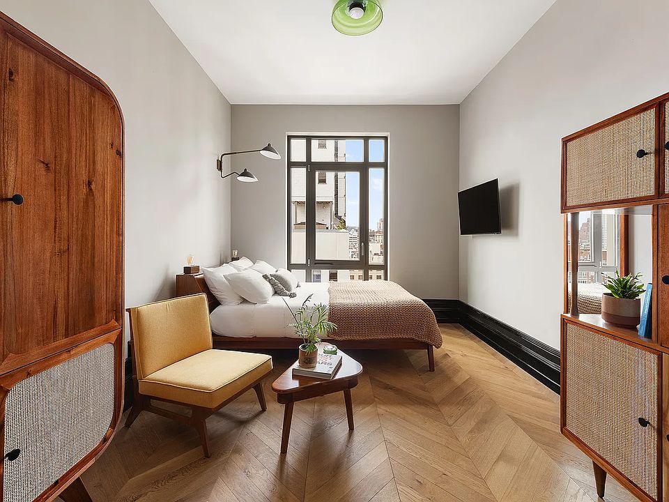 1st image of 185 Chrystie St #403