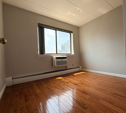 4th image of 36-25 Union St #5D