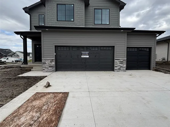 8206 Buckley Ct, Johnston, IA 50131