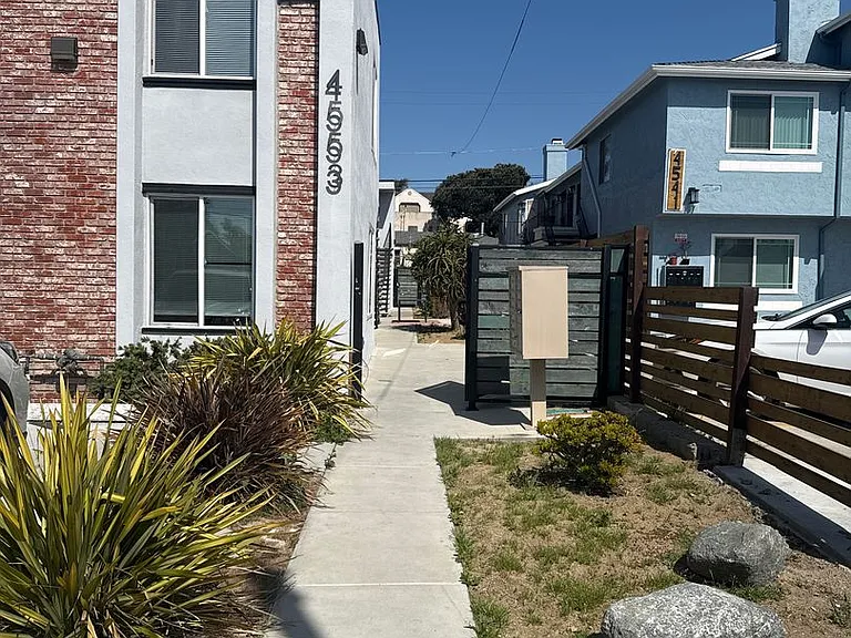 4553 Texas St — Photo 35