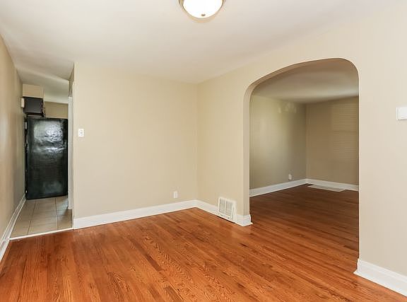 4th image of 4332 N Ottawa Ave