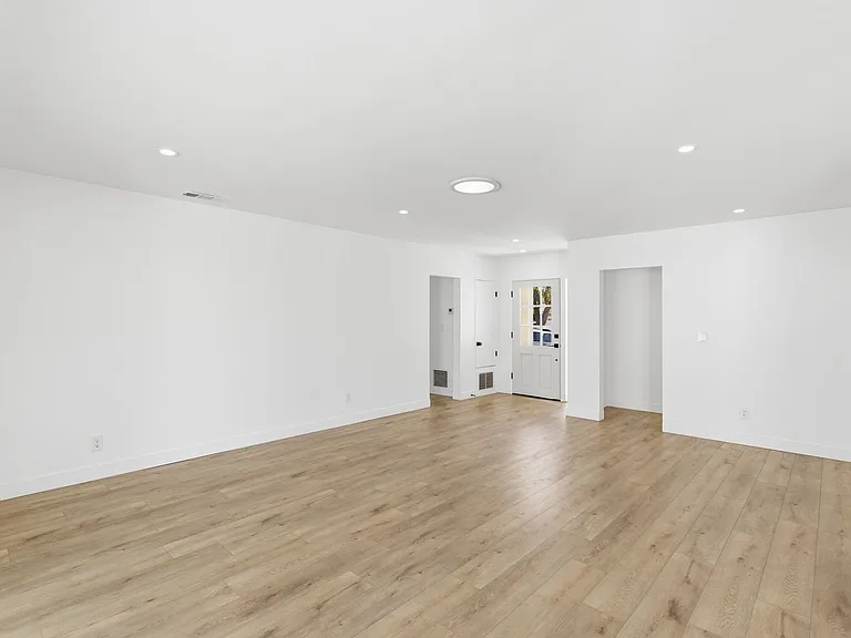 16257 Los Alimos St — Photo 14