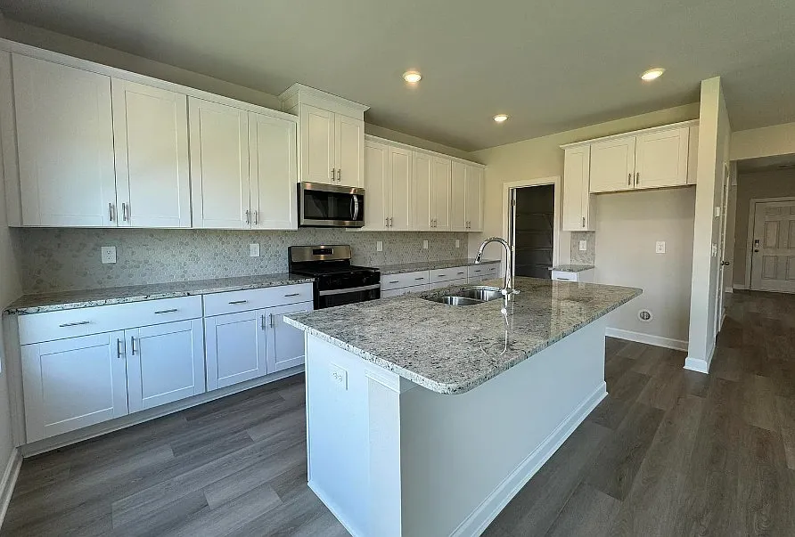 4 bed, 2479 sqft, $2,195 — Photo 3