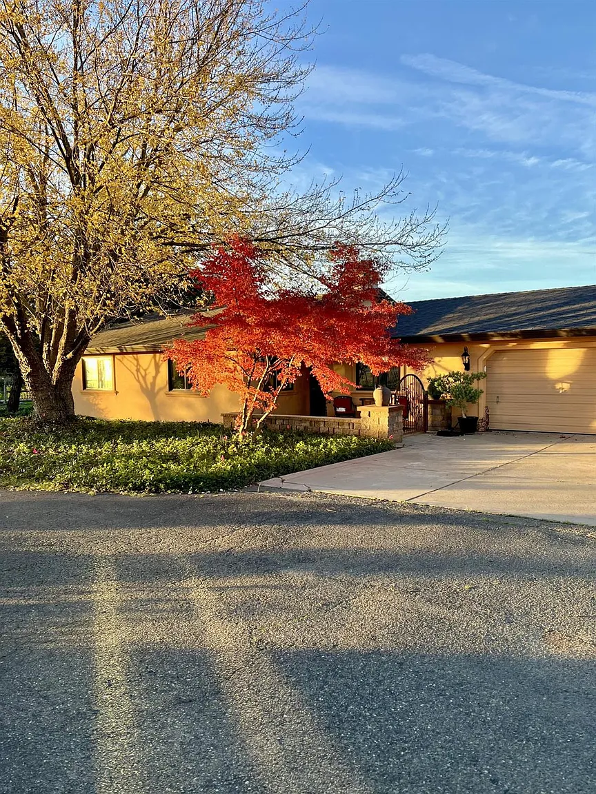 5880 Sunset Blvd W photo 1