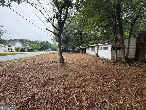 2nd image of 1029 Fairview Rd