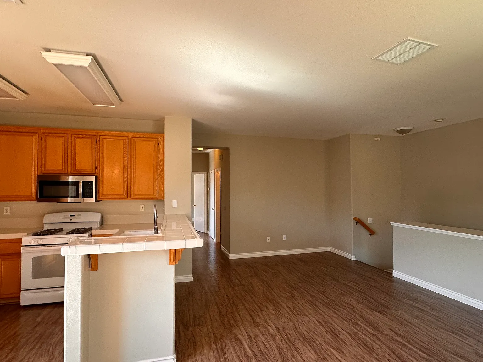 2 bed, 1100 sqft, $3,250 — Photo 4