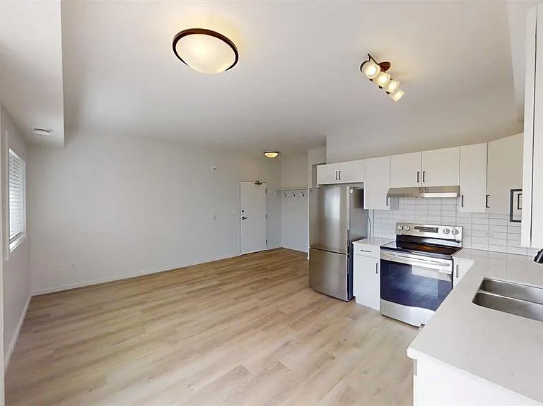 10101 105th Ave #101 — Photo 7