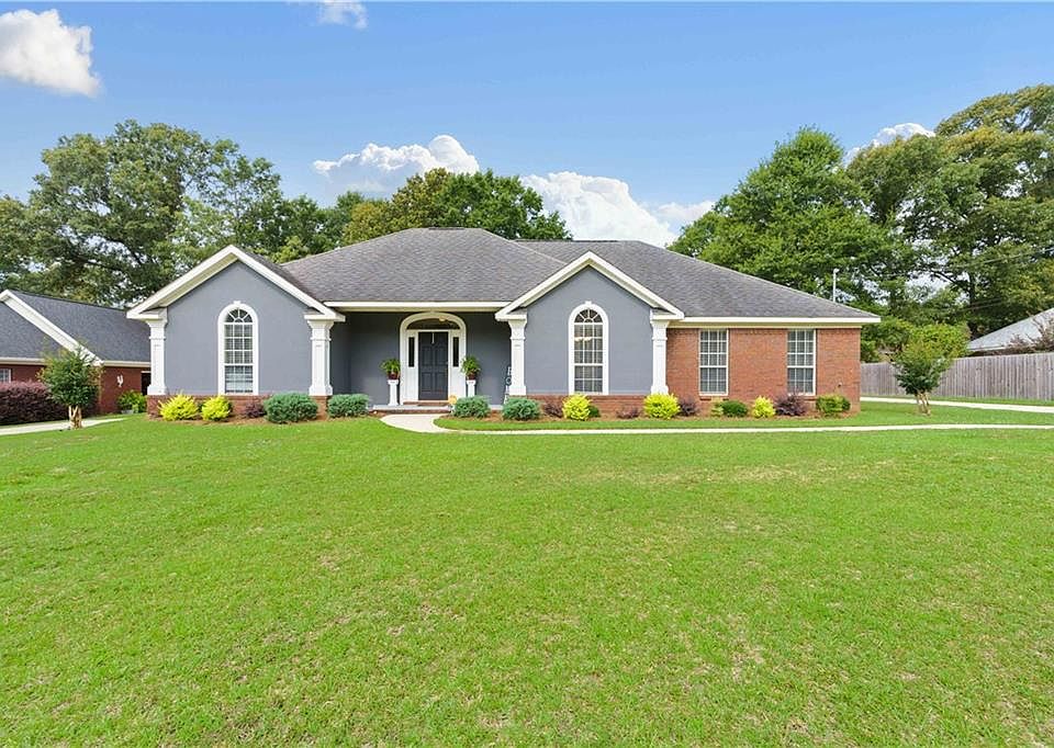 1st image of 4015 Blakewood Dr
