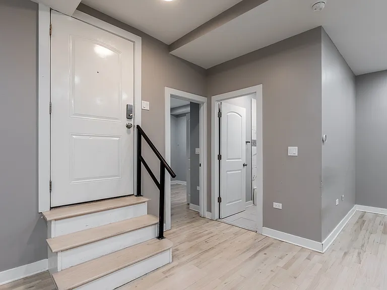 1430 N Maplewood Ave #102 — Photo 12