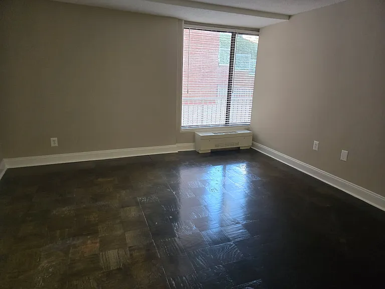 Calvert House Apartments — Photo 61
