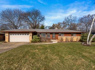 8531 N Regent Rd, Fox Pt, WI 53217