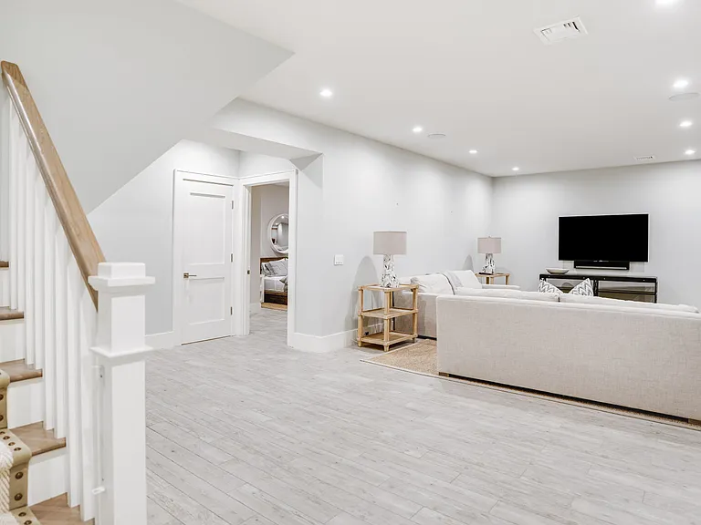 61 Birchwood Ln — Photo 16