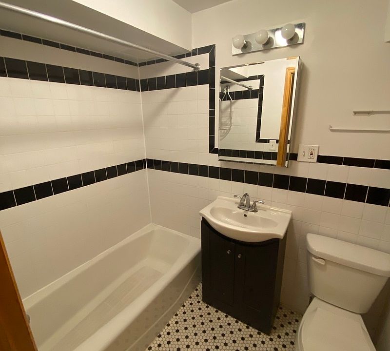2nd image of 64 Saint Marks Pl APT Ge