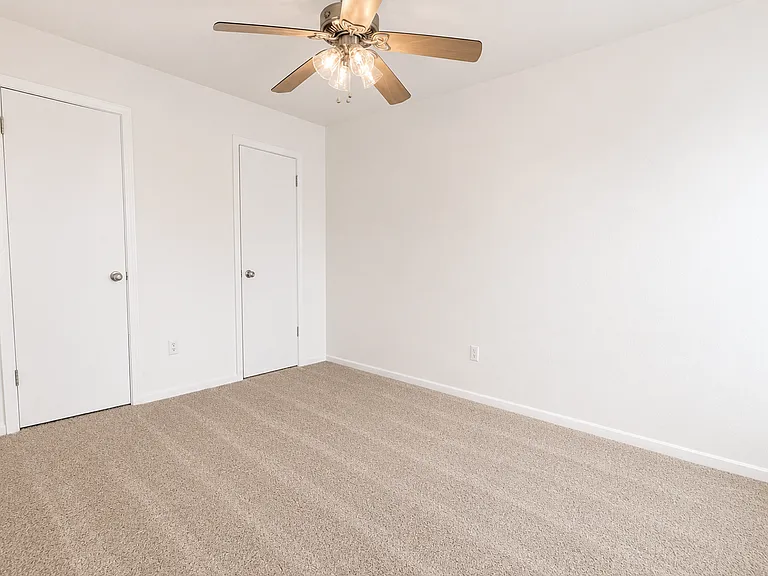 Cape Cod Apartments — Photo 30