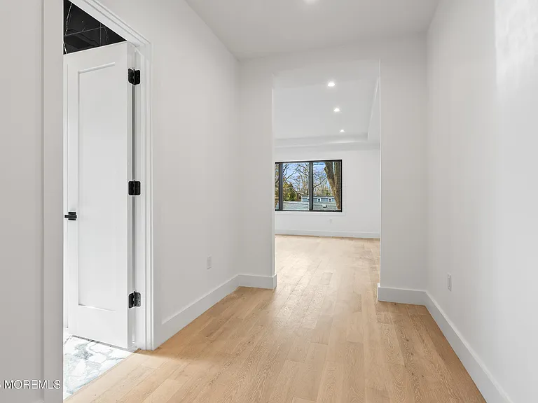 150 Ampere Ave — Photo 35