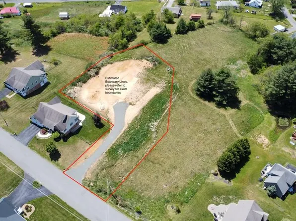 108 Carriage Dr, Galax, VA 24333