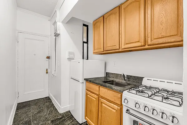 Rented by Avenues Real Estate | media 8