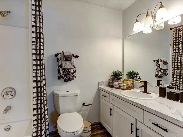 The Oakley Apartments — Photo 12
