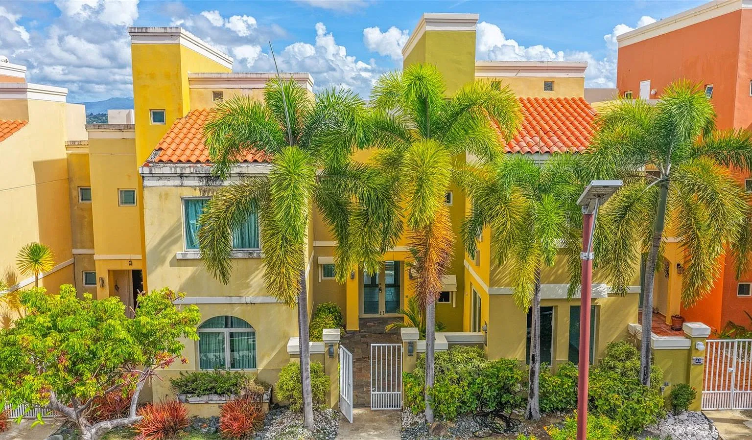 3 bed, 3.0 bath, 2400 sqft, $3,300 — Photo 1