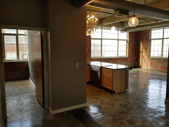 4th image of 321 W 7th St APT 503
