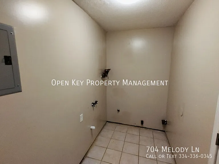 704 Melody Ln — Photo 6