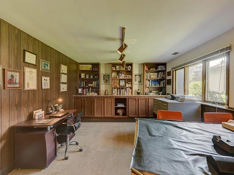3051 Lakeside Dr — Photo 14