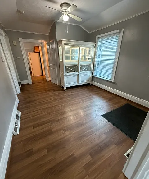621 Fremont Ave NW — Photo 3