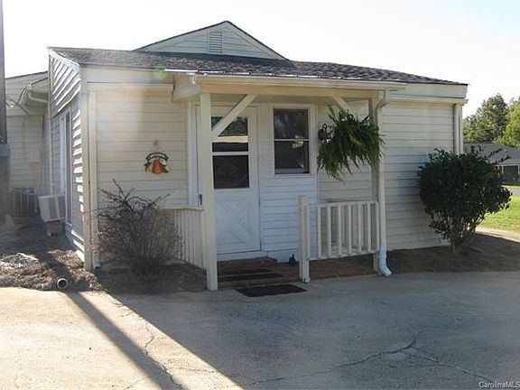 3rd image of 7095 Klondale St