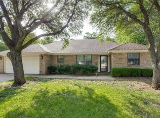 208 Hall Dr, Crowley, TX 76036