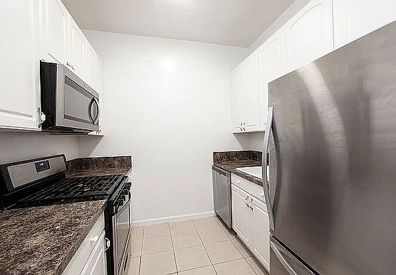 3rd image of 311 Broadway Ph B