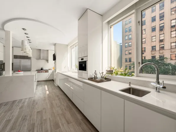 21 East 96th Street image 9 of 24