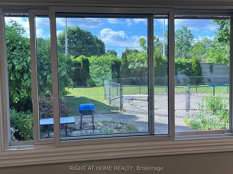 46 Radcliffe Cres — Photo 17