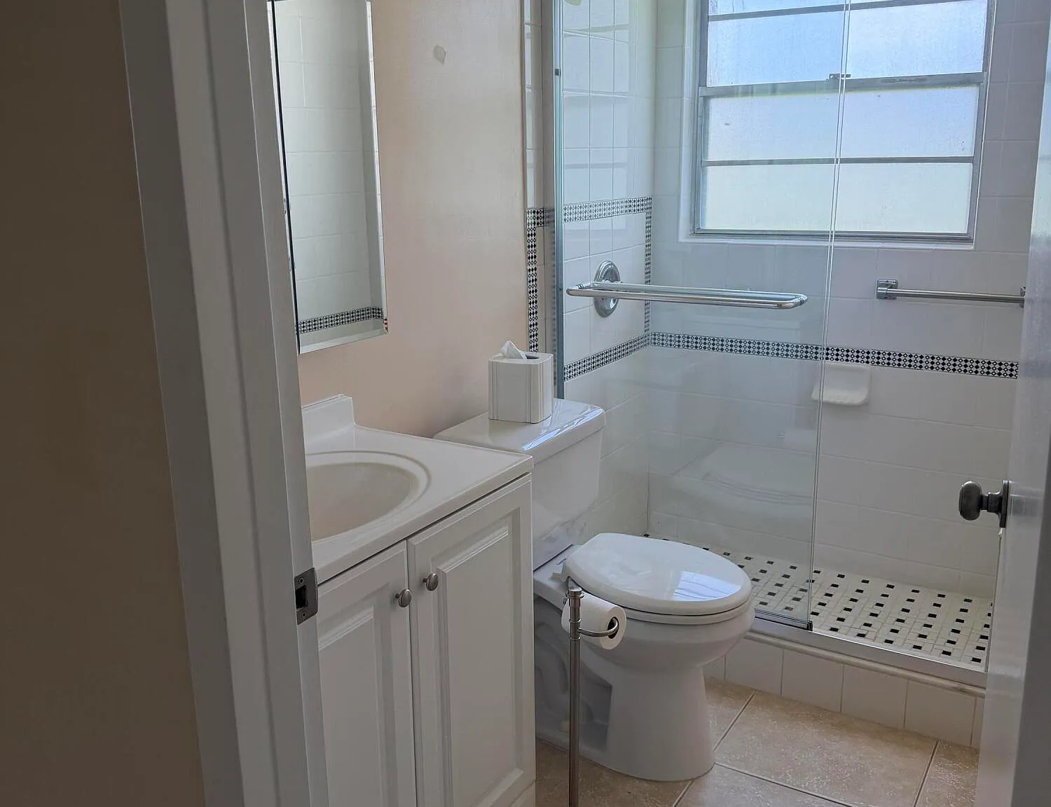 2 bed, 1.5 bath, 819 sqft, $1,800 — Photo 4