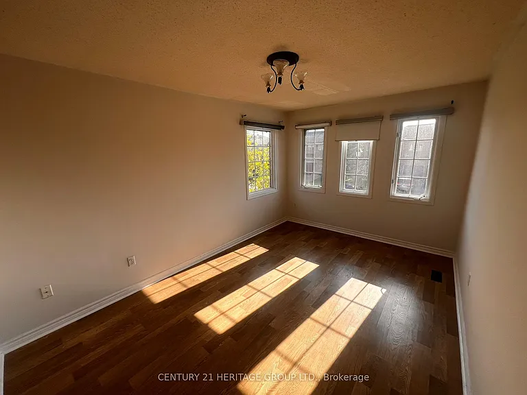 641 Walpole Cres #MAIN 2ND — Photo 13