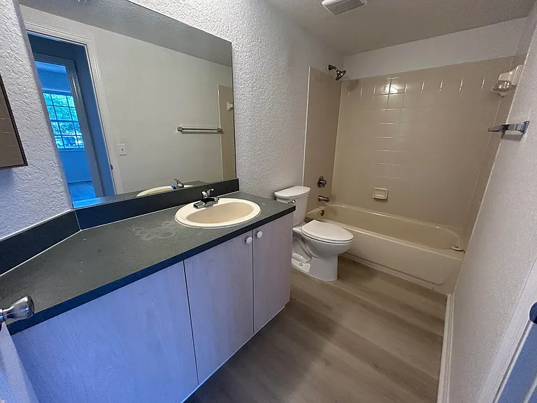 2202 Belmont Ln #2202 — Photo 11