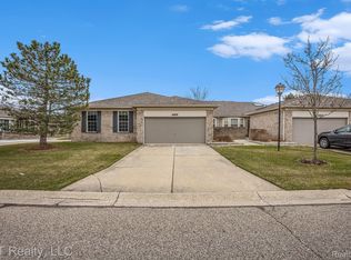 18148 Port Salem Dr, Macomb, MI 48044