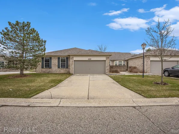18148 Port Salem Dr, Macomb, MI 48044
