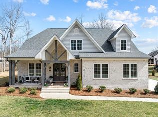 8112 Falcon Trl, Oak Ridge, NC 27310