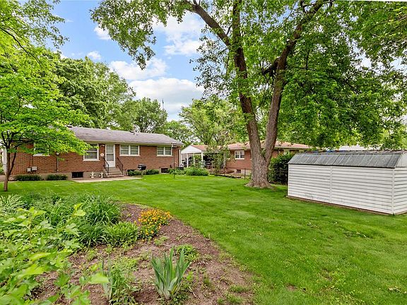 3rd image of 20 Saint Edward Ln