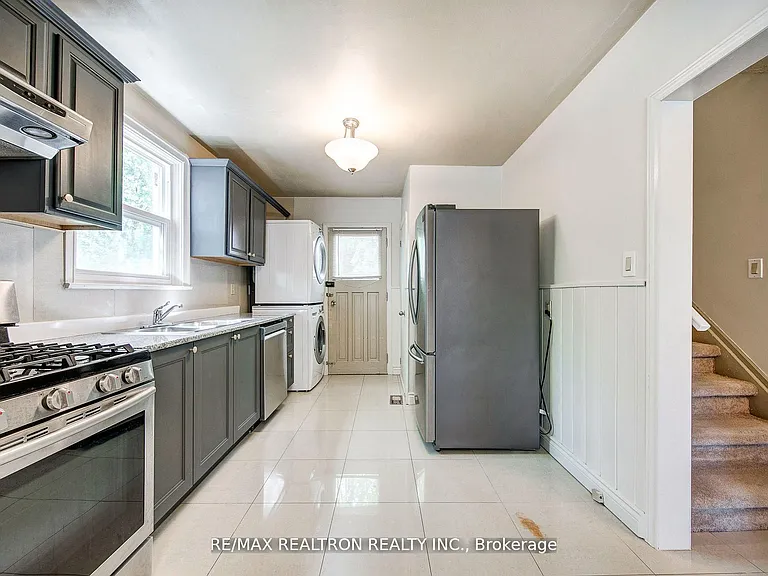 24 Highland Park Blvd — Photo 6