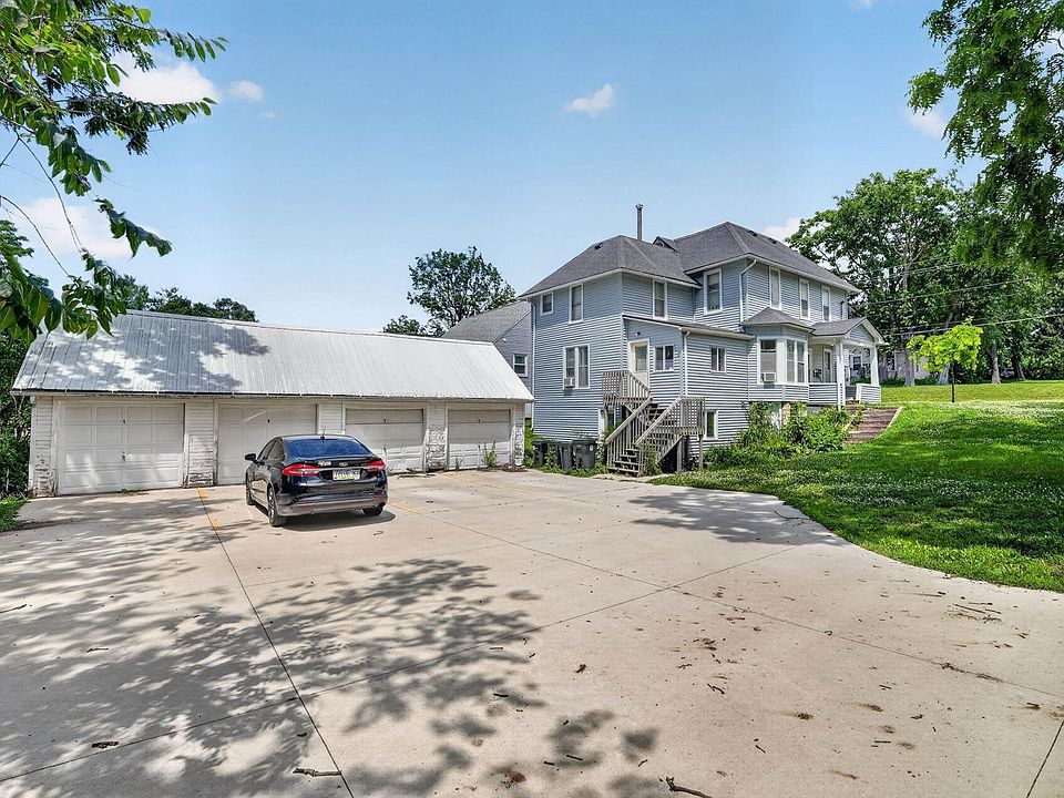1st image of 706 W 12th St