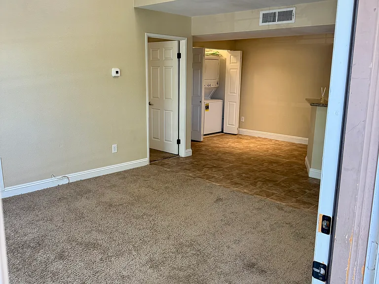 5122 S Jones Blvd #205 — Photo 1