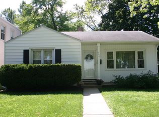 660 S 4th Ave, Des Plaines, IL 60016