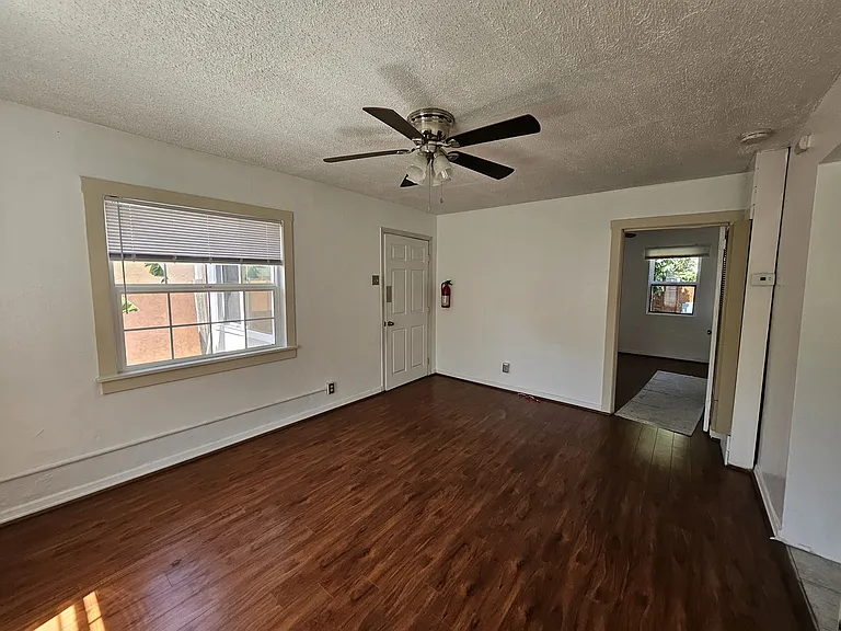 657 W Oliver St — Photo 5