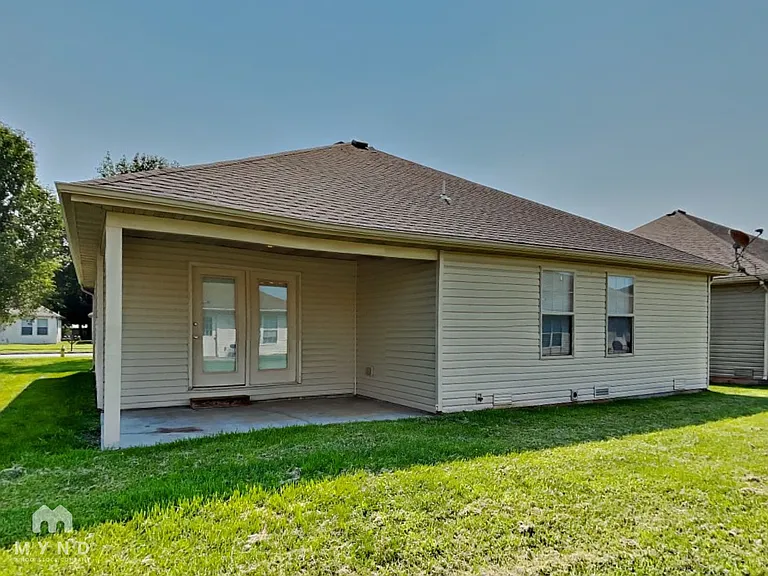 1123 S Brown Ave — Photo 15