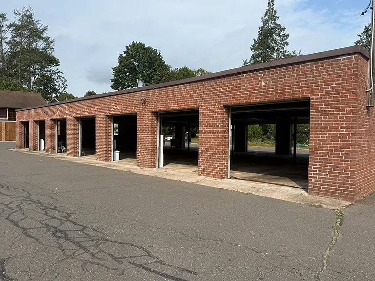 579 Center St #B5 — Photo 3