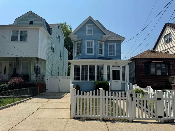 20 E 39th St, Bayonne, NJ 07002