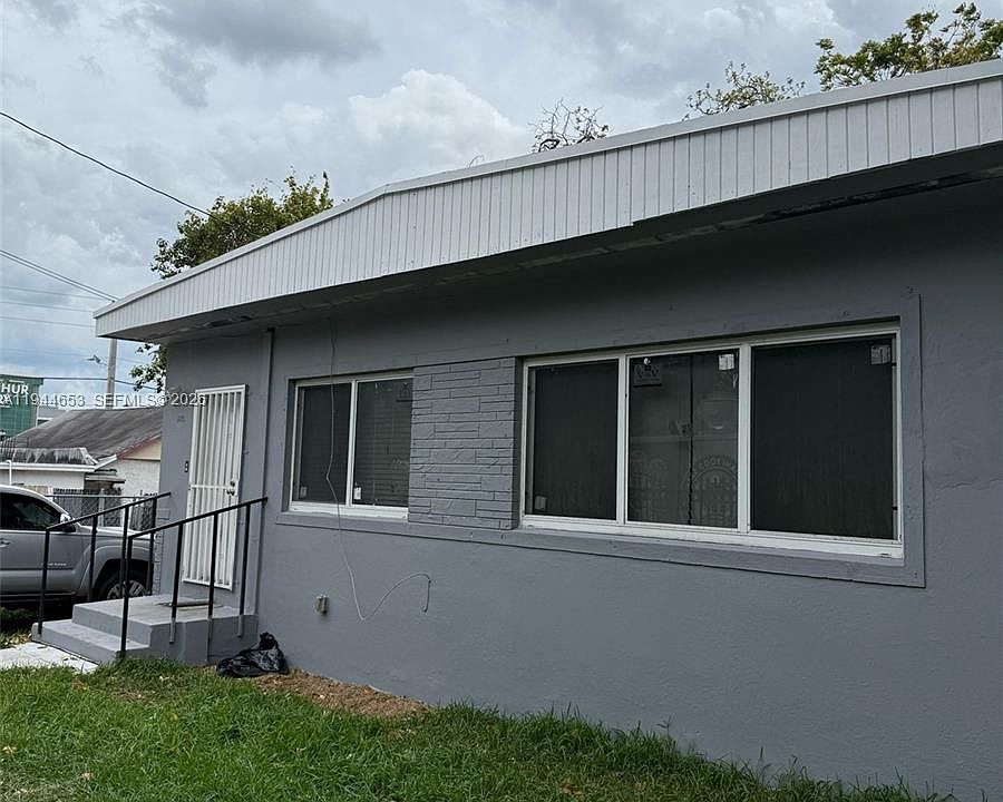 1st image of 170 NE 68th Ter
