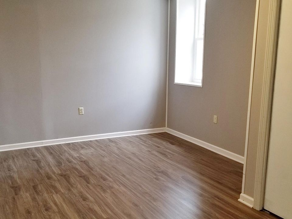 111 Baltimore St 1st Fl. Front - Bedroom